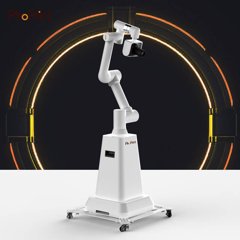 Robot blanc avec bras articulé.