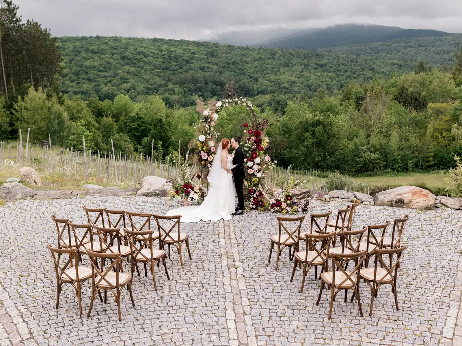 Mariage romantique en pleine nature.