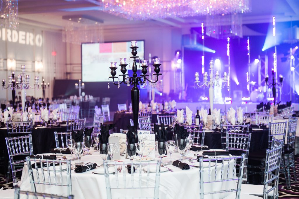 Événement-mobilier-centre-de-table-chaise-chiavari