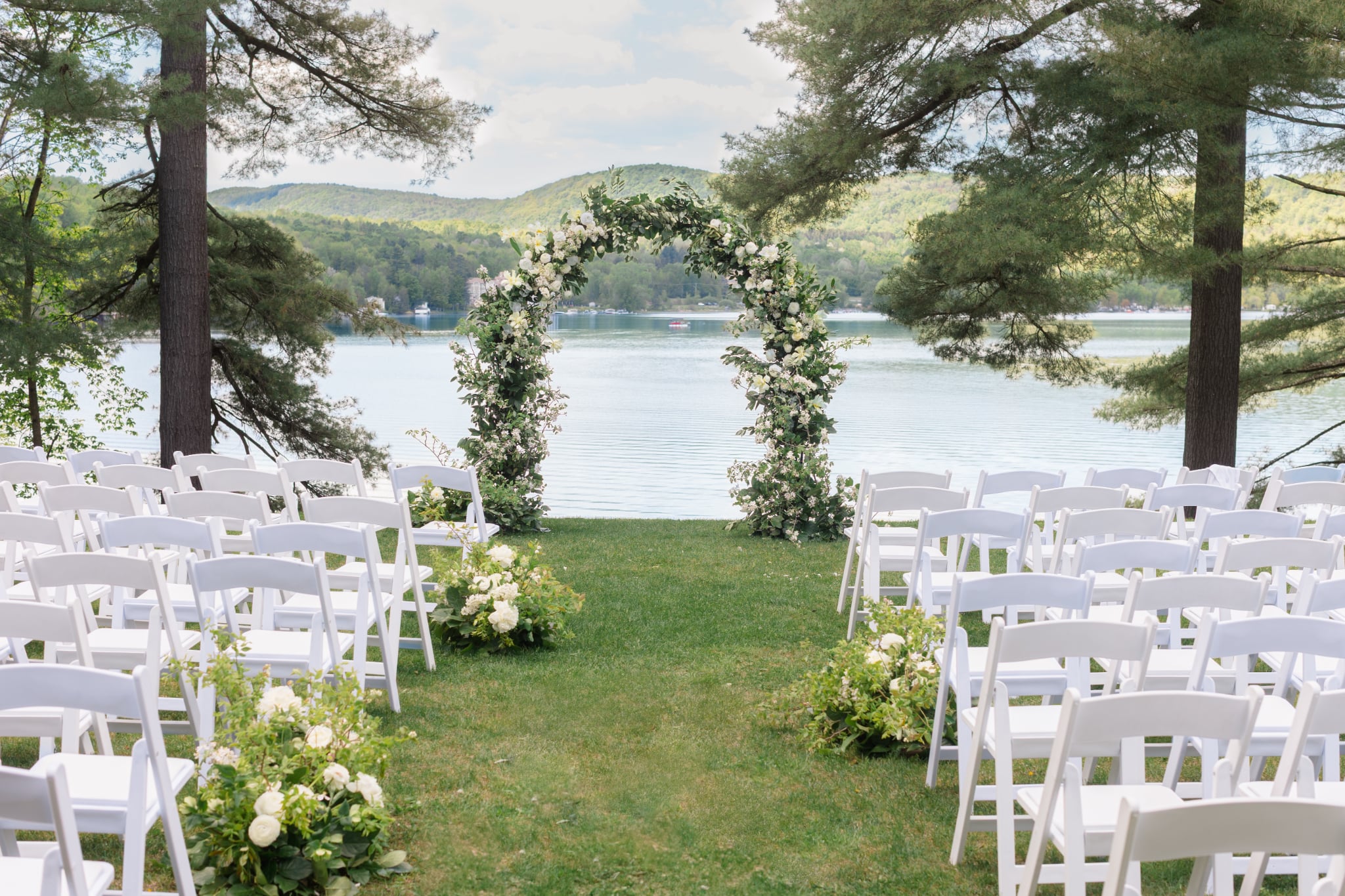 Cérémonie de mariage au bord de l'eau